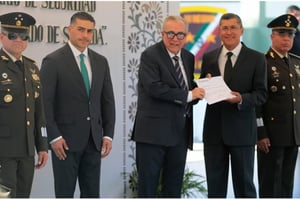 El general activo de brigada, Óscar Rentería Schazarino, renunció a la Secretaría de Seguridad Pública de Sinaloa, tras casi quince meses en el cargo,