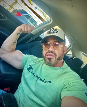 La disciplina transforma el cuerpo y la mente  ¿Cómo iniciaste tu carrera como coach profesional y nutriólogo enfocado en el fisicoculturismo? 'Cómo inicié