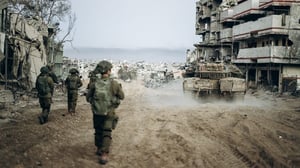 El sistema de inteligencia artificial Maven, desarrollado por Palantir, acelera la selección de objetivos militares y se posiciona como herramienta clave