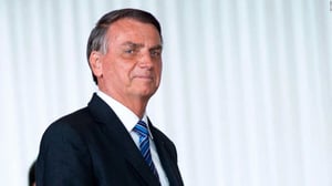 El expresidente brasileño Jair Bolsonaro fue hospitalizado en Brasilia tras presentar complicaciones respiratorias provocadas por broncoaspiración, condición