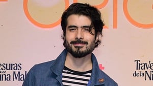 El actor José Ángel Bichir fue hospitalizado de emergencia en la Ciudad de México tras presuntamente lanzarse desde el tercer piso de un edificio.  El actor