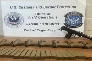 Un hombre de Piedras Negras fue sentenciado en EE. UU. por traficar armas hacia México; enfrenta 15 años de prisión y una multa de 15 mil dólares.  José