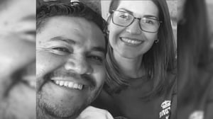 El esposo de la alcaldesa de Jerécuaro, Guanajuato, fue asesinado a balazos en un botanero; el ataque dejó otra persona muerta y dos lesionados.  La noche