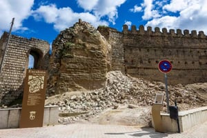 Una torre del castillo de Escalona, en la provincia española de Toledo, se derrumbó este sábado sin causar heridos, lo que obligó a suspender visitas.