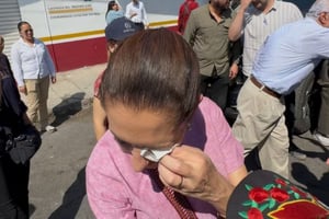 La presidenta Claudia Sheinbaum sufrió un incidente menor en el ojo izquierdo al llegar a un evento público en Ixtlán del Río, Nayarit, donde inauguró