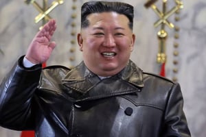 Corea del Norte informó que realizó un ejercicio militar con lanzacohetes múltiples de última generación, supervisado por Kim Jong-un, como parte