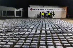 Autoridades colombianas incautaron 1.9 toneladas de cocaína en un operativo contra el Clan del Golfo en el departamento del Chocó, cerca de la frontera