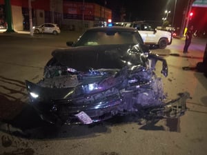 Un aparatoso accidente vial registrado sobre el libramiento Eliseo Mendoza Berrueto, a la altura del cruce con la avenida Doctor Lázaro Benavides, dejó como