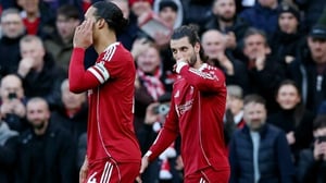    Liverpool dejó escapar la victoria en el minuto 90 ante un Tottenham diezmado por las bajas, que rescató un empate 1-1 en Anfield gracias a