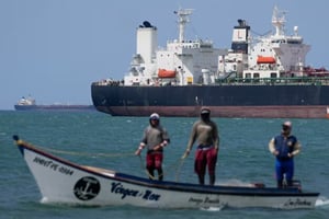 Estados Unidos flexibilizó sanciones petroleras a Venezuela por 60 días para aumentar el suministro global, en medio del impacto energético