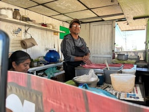 Comerciantes en Sabinas enfrentan una difícil situación económica ante la baja en ventas, particularmente en negocios de comida ubicados sobre la carretera