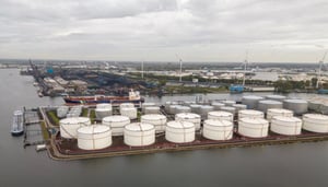 La AIE inicia la liberación de 426 millones de barriles de crudo, alertando sobre la mayor interrupción del suministro global por la guerra en Oriente Medio.