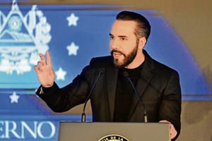 El gobierno de Nayib Bukele propuso aplicar cadena perpetua a menores por delitos graves en El Salvador, ampliando una reforma constitucional reciente