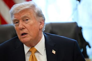 Donald Trump anunció tres medidas para contener la gasolina en EE. UU., mientras el estrecho de Ormuz permanece bloqueado y los precios alcanzan niveles
