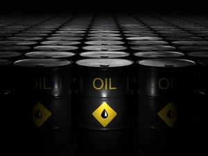Los precios del petróleo registraron alzas este viernes en medio de tensiones geopolíticas y medidas internacionales para garantizar el suministro energético