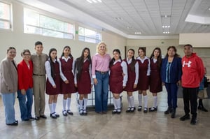 Autoridades de Múzquiz entregaron mobiliario escolar mediante el programa estatal, fortaleciendo la infraestructura educativa y beneficiando a estudiantes