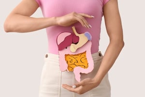 Mantener una evacuación intestinal regular es fundamental para la salud digestiva y el bienestar general, según instituciones como la Clínica Mayo