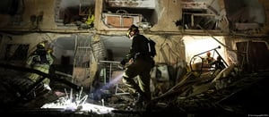 Un ataque con misiles iraníes contra ciudades del sur de Israel dejó cerca de 200 heridos, en una escalada del conflicto tras