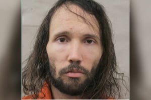 Jamie Borne, detenido en Nueva Orleans, enfrenta 40 cargos por material de abuso sexual infantil y tráfico de juguetes sexuales, sin relación laboral
