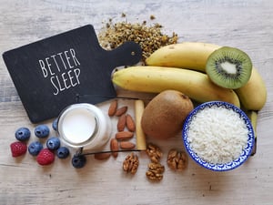 Diversas investigaciones indican que ciertos alimentos pueden favorecer un mejor descanso al aportar compuestos naturales que influyen en el sueño, de acuerdo