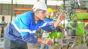 Datos de ENOE del INEGI revelan que 32.1 % de la población laboró en micronegocios, 421 mil y 28.2 % en grandes empresas.  La distribución del empleo