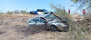 Un accidente automovilístico registrado en el tramo carretero Palau–San Juan de Sabinas, a la altura del kilómetro 17, dejó únicamente daños materiales,