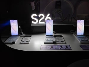 Samsung Electronics lanza función que permite a Galaxy S26 enviar fotos, vídeos y archivos a iPhones, iPads y Macs usando Quick Share con AirDrop.  Samsung