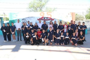 El alcalde Óscar Ríos reafirmó su compromiso con la educación en San Juan de Sabinas, entregando apoyos y supervisando obras que benefician directamente