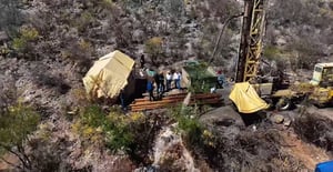 La perforación del pozo Aparicio 3 busca asegurar suministro estable de agua en Múzquiz ante la baja del socavón actual.  El gerente de SIMARC, Enrique