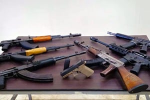 El Departamento de Justicia de EU imputó a Laurence Gray, dueño de armería en Arizona, por suministrar armas al CJNG y al Cártel de Sinaloa.