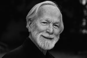 El ámbito científico lamenta la muerte de J. Michael Bishop, quien falleció a los 90 años y cuya labor permitió descubrir el origen genético del cáncer.
