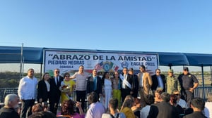En un acto que simboliza la relación histórica entre México y Estados Unidos en la frontera norte, este jueves se llevó a cabo la edición 64 del Abrazo