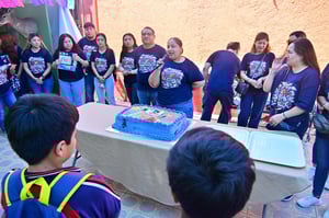 Con un escenario espacial, lleno deaprendizaje y convivencia, alumnos de nivel preescolar y primaria despidieron la Feria del Libroen San Buenaventura,