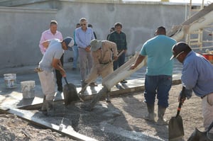 San Juan de Sabinas avanza en infraestructura: la calle Colón recibe pavimentación con concreto hidráulico, parte de un plan integral de movilidad y mejoras