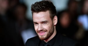 La Justicia argentina liberó a dos acusados de suministrar droga a Liam Payne, quienes enfrentarán su proceso en libertad bajo estrictas medidas judiciales.