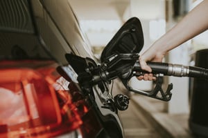 La Secretaría de Hacienda ajustó los estímulos fiscales a combustibles para Semana Santa 2026, destacando un incremento al diésel, mientras gasolina Magna