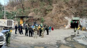 La Coordinación Nacional de Protección Civil refuerza las labores de rescate en la mina Santa Fe, en Sinaloa, con más personal especializado para continuar