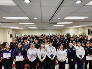 Capacitan a personal y enlaces de género para mejorar la atención integral a mujeres  La directora de Policía Violeta y Estancia de la Mujer, María José
