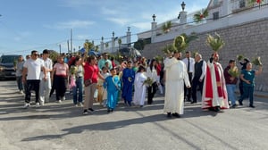 Celebración del Domingo de Ramos reunió a fieles en la parroquia Santiago Apóstol  El inicio de la Semana Santa se vivió con fervor religioso en la Parroquia