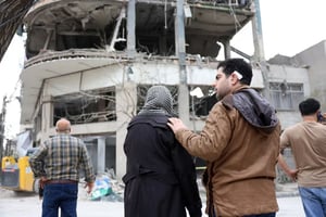 Irán advirtió que capturará tropas de Estados Unidos si hay invasión, en medio de crecientes tensiones militares en la región.  El gobierno de Irán lanzó