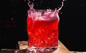 El consumo de refrescos light se ha vuelto muy común como una forma de reducir calorías, pero la evidencia científica reciente muestra que su impacto