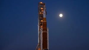 La NASA se prepara para el histórico lanzamiento de Artemis II, la primera misión tripulada en más de 50 años que sobrevolará la Luna.    La Administración