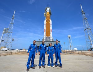 La misión Artemis II de la NASA despegará hoy desde Florida rumbo a la órbita lunar con una tripulación internacional y condiciones climáticas favorables