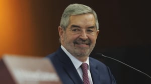 El canciller Juan Ramón de la Fuente dejará su cargo por motivos de salud, tras confirmarse una próxima intervención en la columna vertebral.  El titular