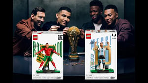 LEGO lanzará una colección mundialista con figuras de Messi, Ronaldo, Mbappé y Vinicius Jr., en una apuesta por el fútbol antes del torneo internacional.