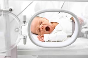 La doctora Juliana Moren, jefa de medicina fetal del Hospital Universitario Austral, explicó en Infobae al Mediodía cómo las cirugías prenatales
