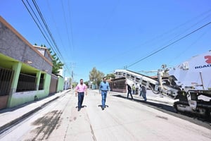 El alcalde explicó que estas acciones son parte del Plan de Inversión Prendamos Monclova, iniciativa que contempla la rehabilitación de vialidades en distintos