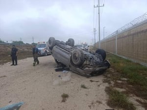 Cuerpos de rescate y seguridad se movilizaron.  Piedras Negras, Coah.- Una familia monclovense que buscaba llegar a la frontera estuvo a punto de encontrar