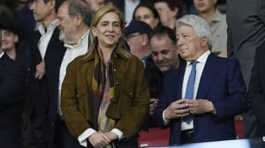 La infanta Cristina causó revuelo al aparecer en el Estadio Metropolitano para presenciar el partido entre Atlético de Madrid y FC Barcelona, acompañada