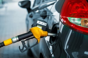 El aumento del petróleo internacional ya impacta combustibles en América Latina, generando presiones inflacionarias, ajustes fiscales y diversas medidas